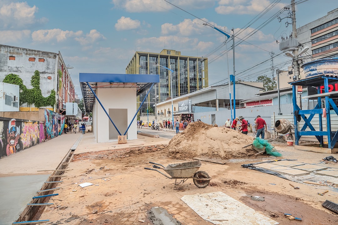 Foto de obras do calçadão da Benjamin Constant