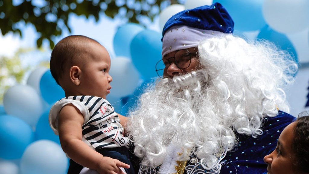 Prefeitura de Rio Branco leva alegria do Natal a mais de 50 mil crianças em ação inédita de distribuição de presentes 10 WhatsApp Image 2025 12 20 at 16.13.55 e1766437441644