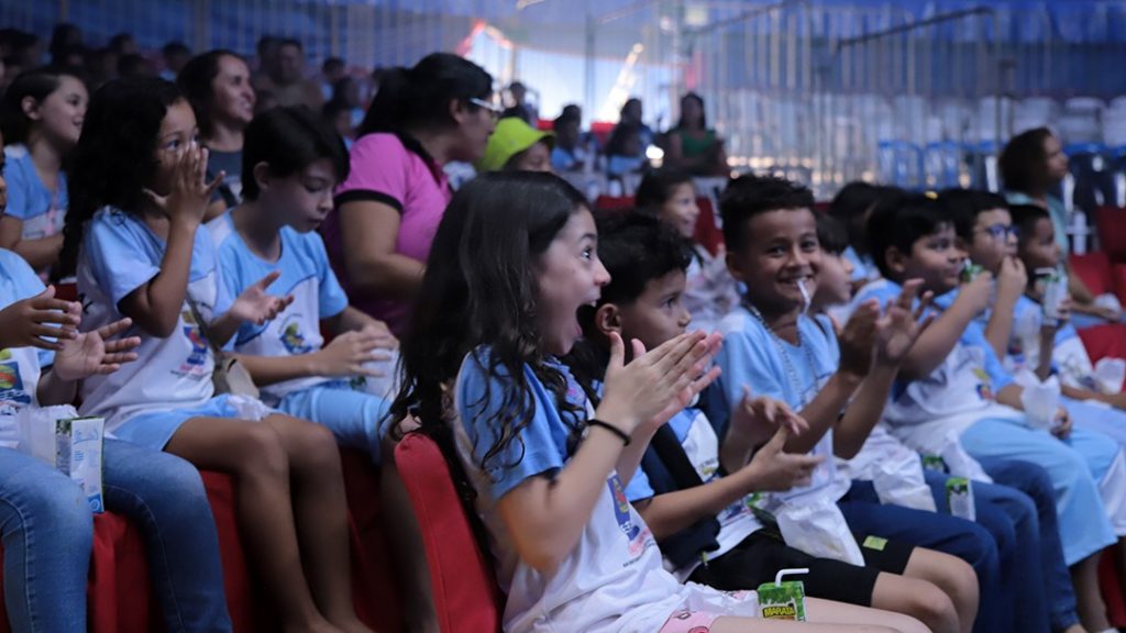 Prefeitura de Rio Branco leva magia do circo a alunos da rede municipal e emociona crianças e autoridades 1 Circo com estudantes 15 e1769111011887