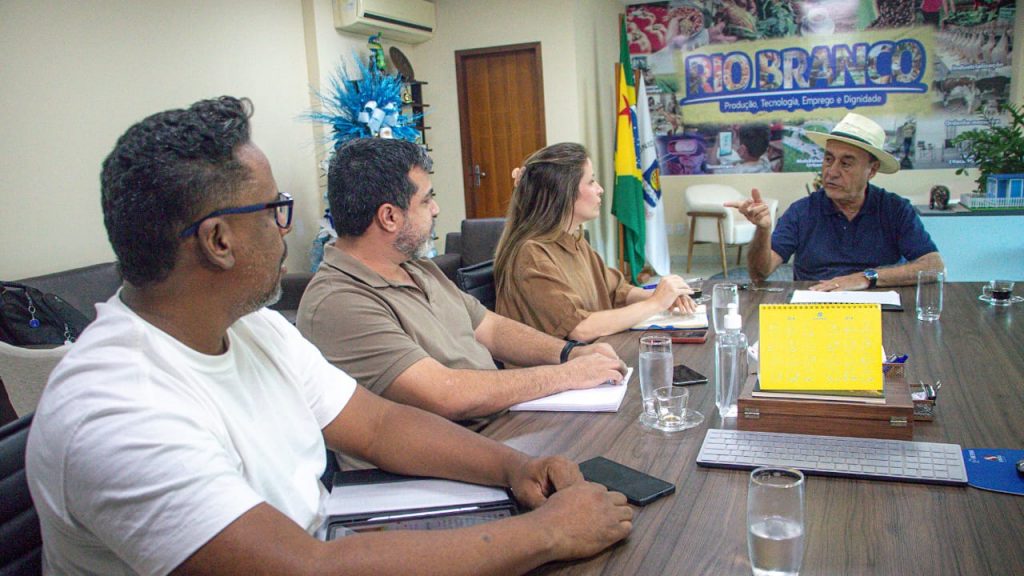 Prefeito de Rio Branco discute decreto de resíduos sólidos com secretária de Meio Ambiente 10 Decreto de residuos solidos 3 e1767880103950