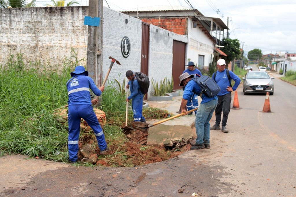 Descarte de lixo em locais inadequados 13