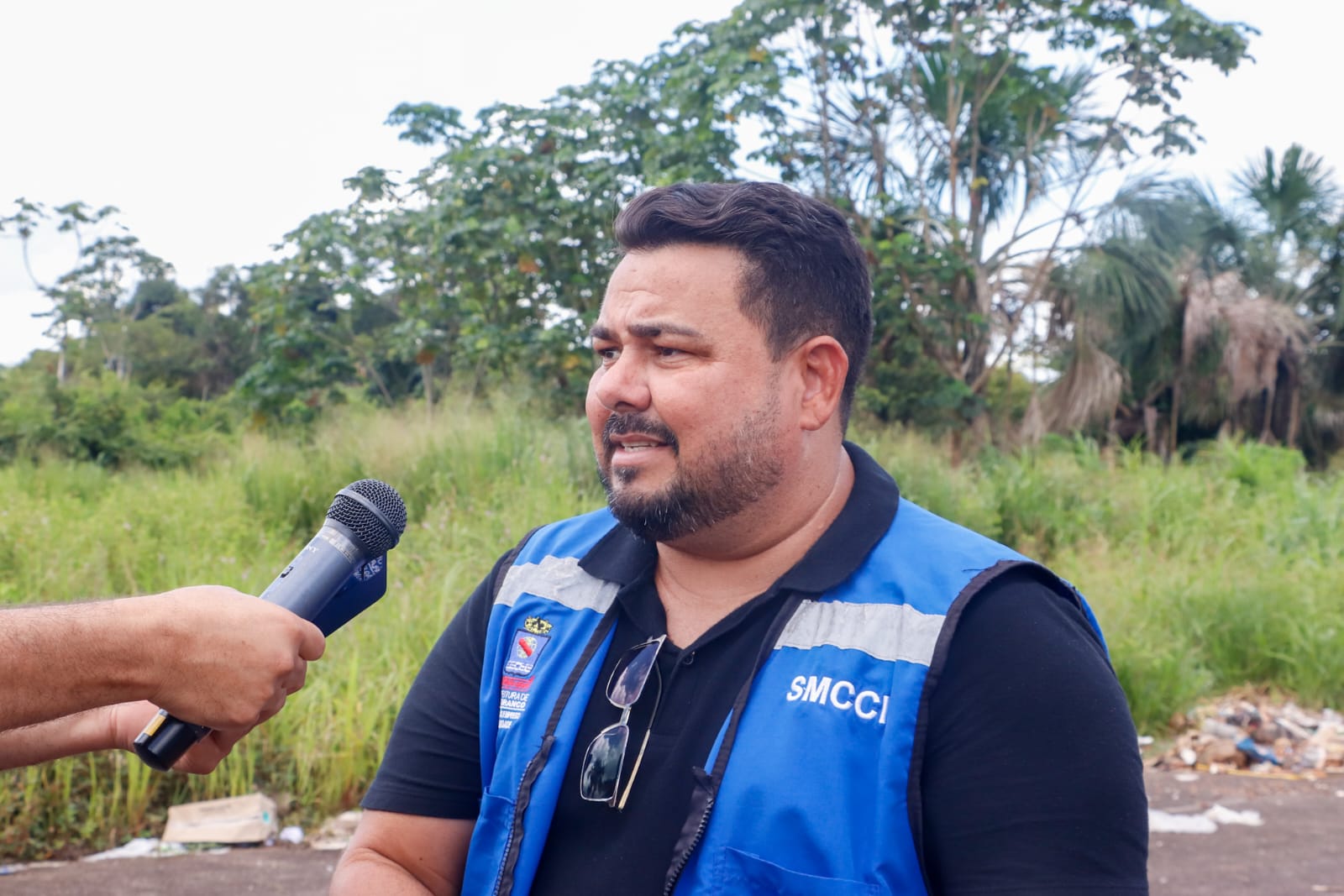 De acordo com o assessor do Gabinete da Secretaria Municipal de Cuidados com a Cidade, Dhime Menezes, a ação atende a uma determinação direta da gestão municipal para garantir mais dignidade e bem-estar aos moradores da Cidade do Povo. (Foto: Marcos Araújo/Secom)