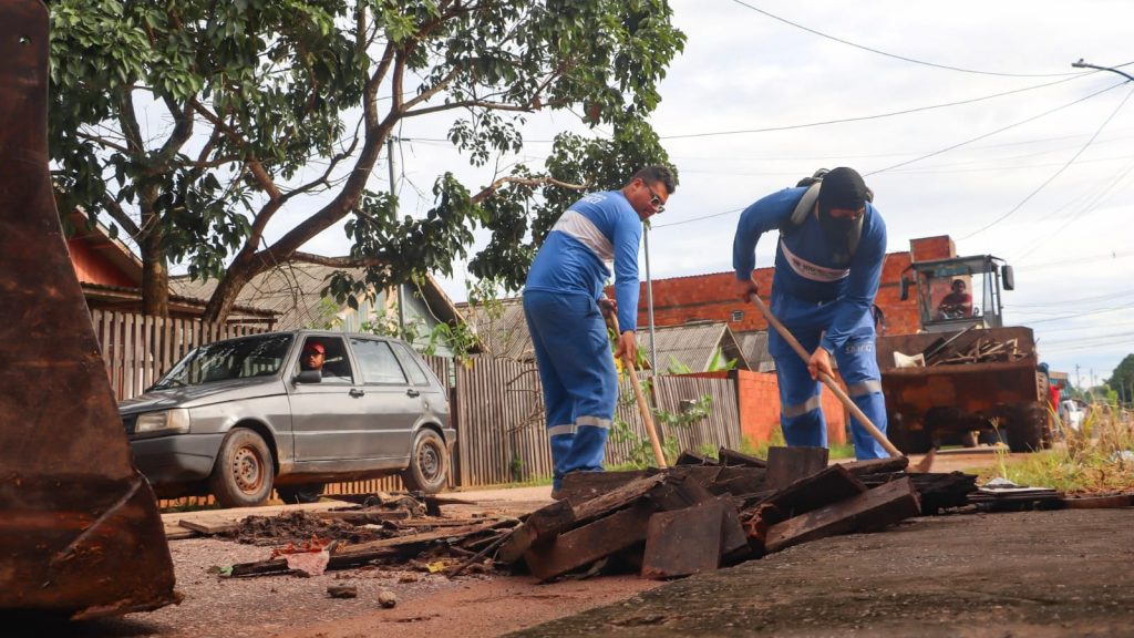 Prefeitura de Rio Branco realiza mutirão de limpeza no bairro Recanto dos Buritis 2 Mutirao de limpeza no Recantos dos Buritis 8 e1769109715292