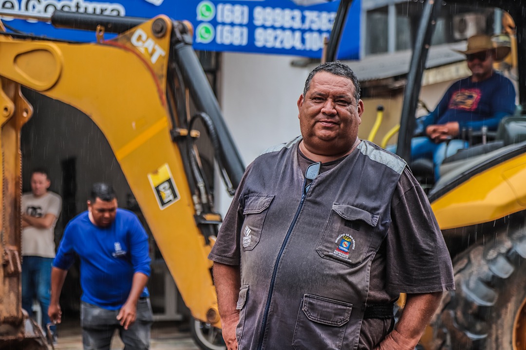 Obra de esgosto na Rua Coronel Alexandrino 6