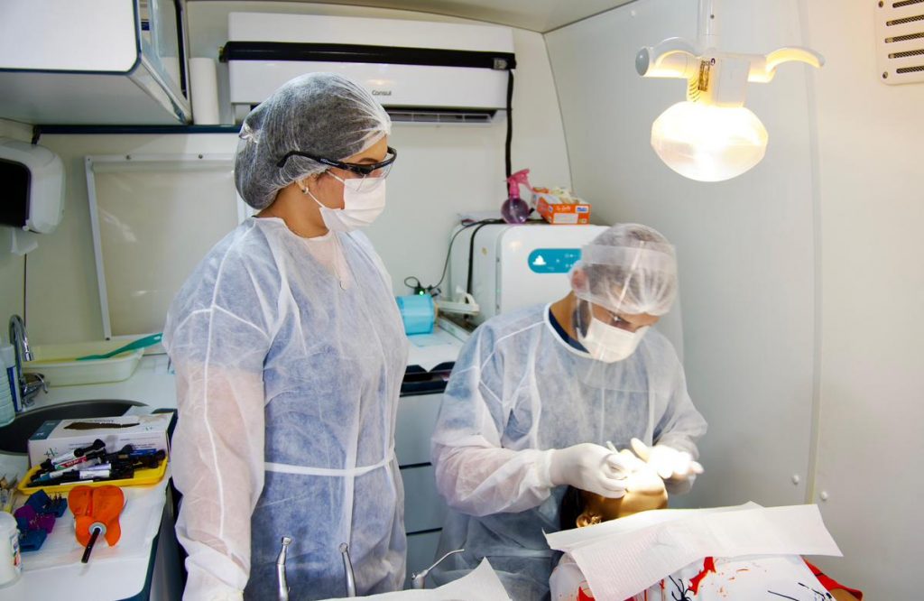 Notícias 8 Vans Odontologicas Fotos Secom 3 e1767975358354