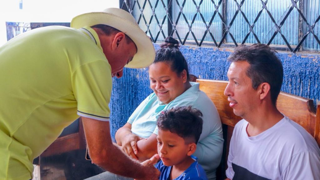 Visita abrigo de migrantes 10 e1767647789608