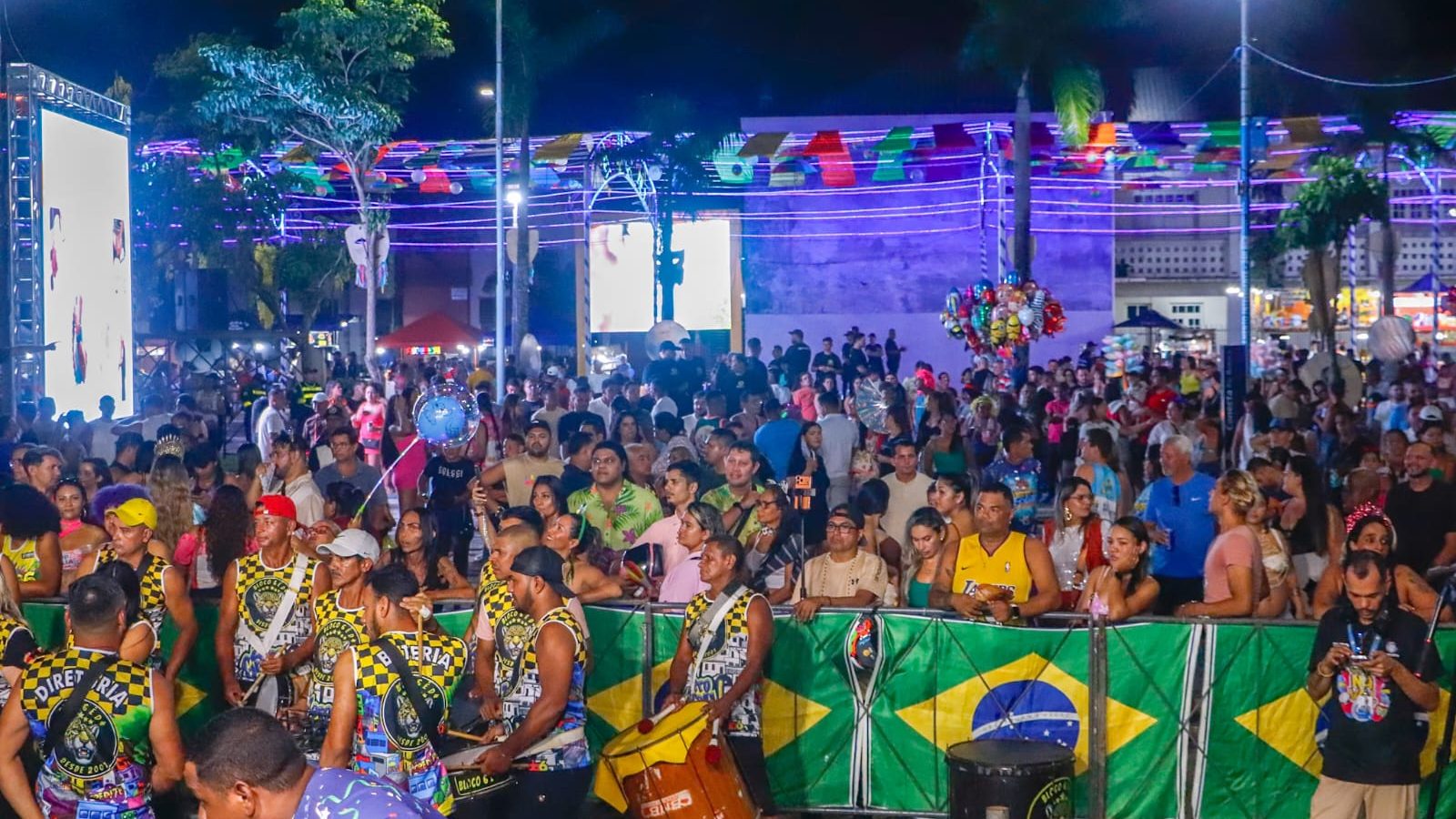 Com show pirotécnico, samba no pé e muita alegria Carnaval de Rio Branco é aberto oficialmente 5 1a NOITE DE CARNAVAL 13.02.26 M.A 48 e1771096692353