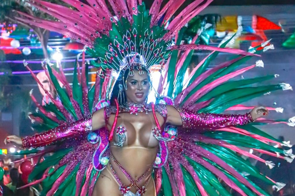Rainha Trans e Rainha Gay são eleitas no segundo dia de folia na Praça da Revolução 1 2a NOITE CARNAVAL 2026 MA 14.02 10 1