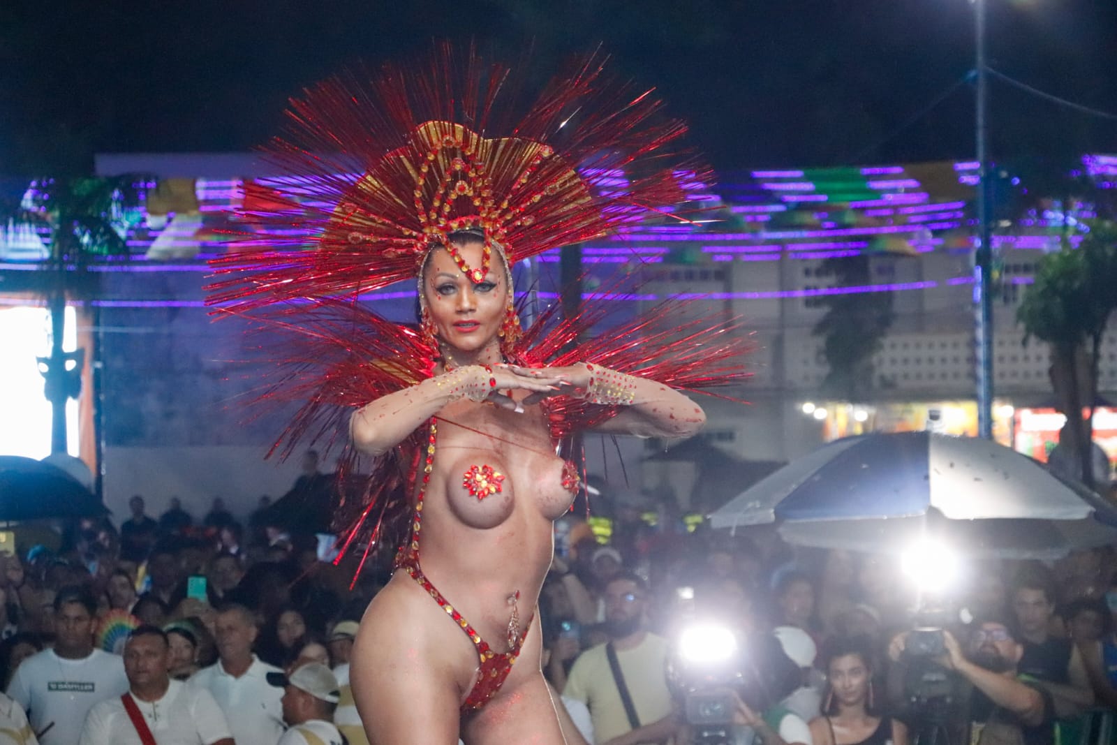 Rainha Trans e Rainha Gay são eleitas no segundo dia de folia na Praça da Revolução 16 2a NOITE CARNAVAL 2026 MA 14.02 12