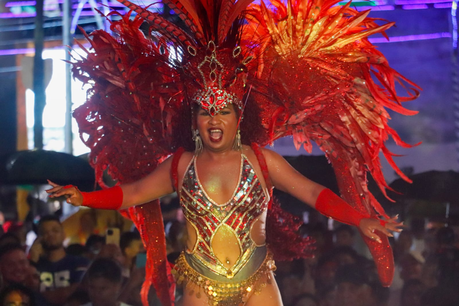 Rainha Trans e Rainha Gay são eleitas no segundo dia de folia na Praça da Revolução 20 2a NOITE CARNAVAL 2026 MA 14.02 4