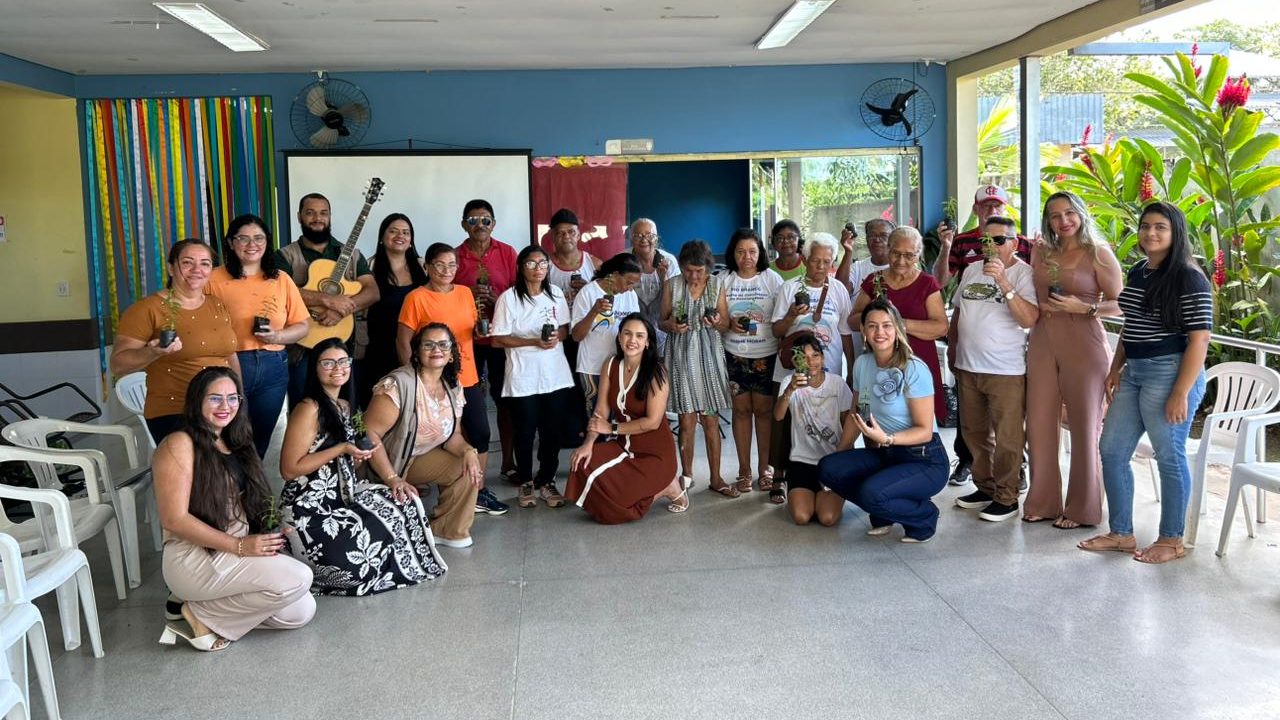 Educação ambiental aproxima diálogo sobre resíduos sólidos com idosos do Calafate