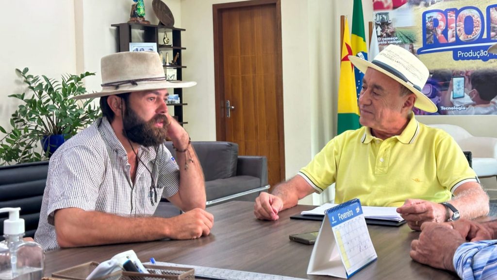 Prefeitura de Rio Branco recebe influenciador cultural Pedro Biondo, o “Berranteiro das Américas” 1 Berranteiro das Americas 4 e1771011219271