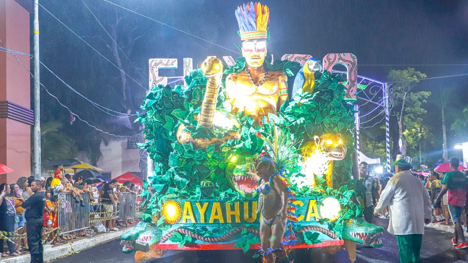 Desfile do bloco Unidos do Fuxico marca a quarta noite do Carnaval da Prefeitura de Rio Branco