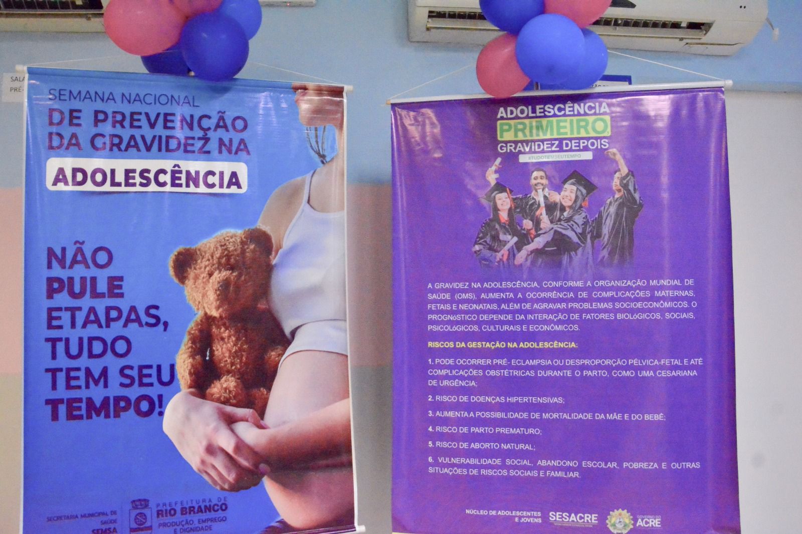 Foto de banners sobre prevenção da Gravidez na Adolescência