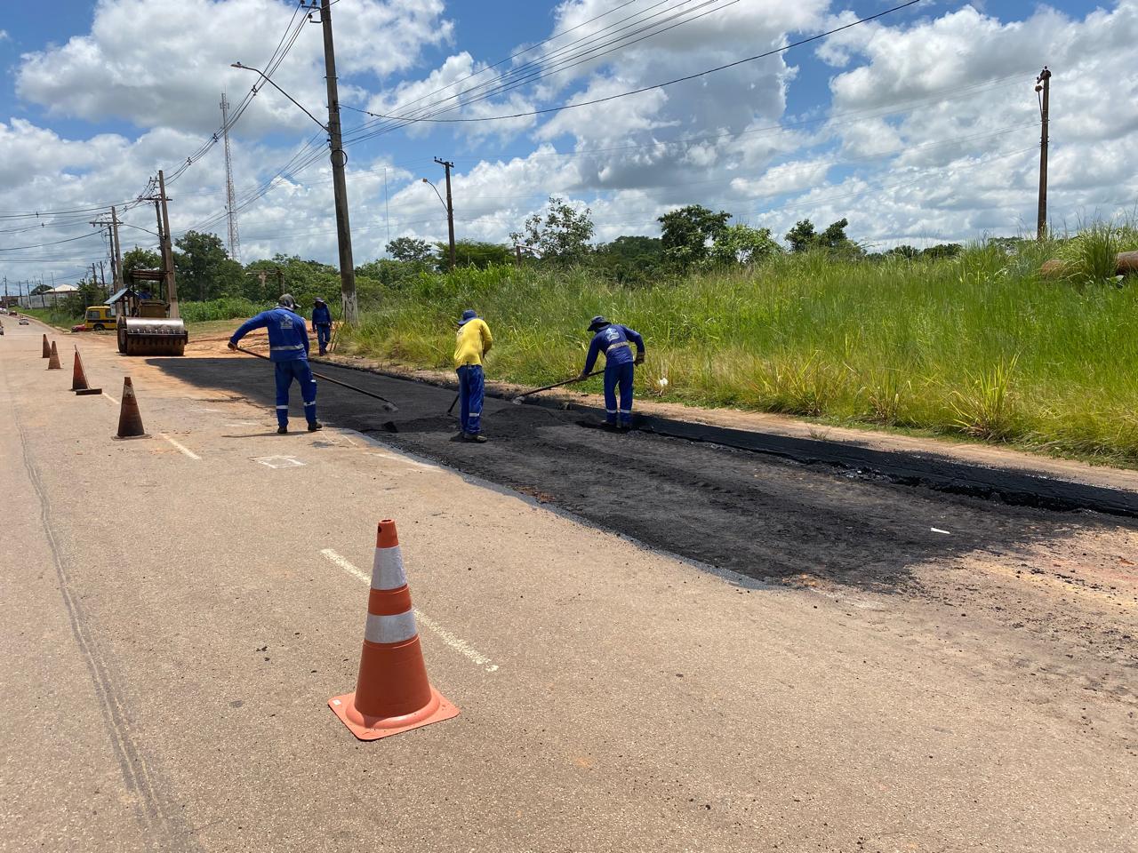 Foto de tapa-buraco na Avenida Sobral