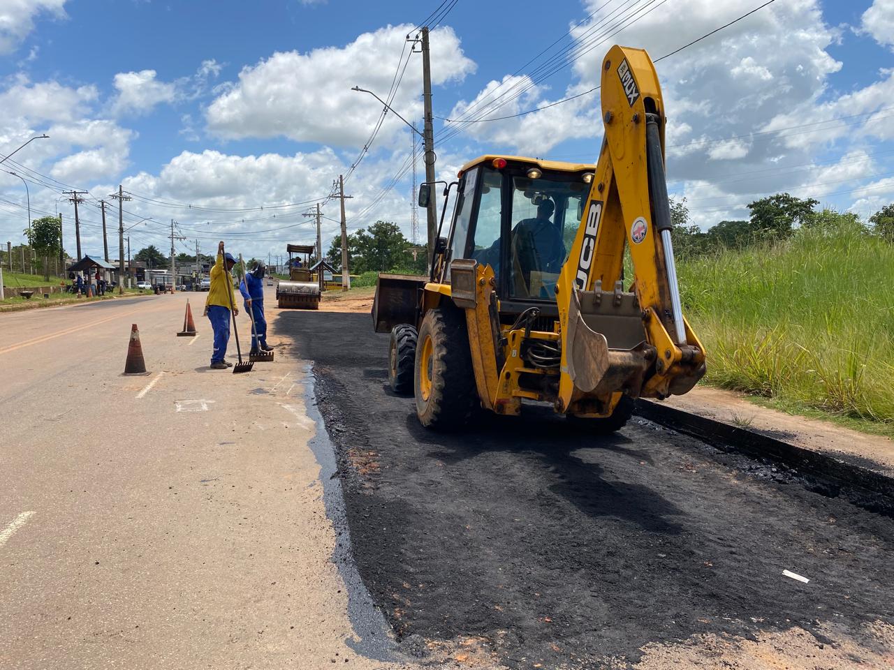 Foto de tapa-buracos na Avenida Sobral