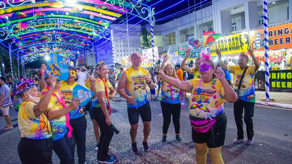 Academia da Saúde leva energia da terceira idade para terceira noite de carnaval 2 Terceira idade 8 e1771270668121