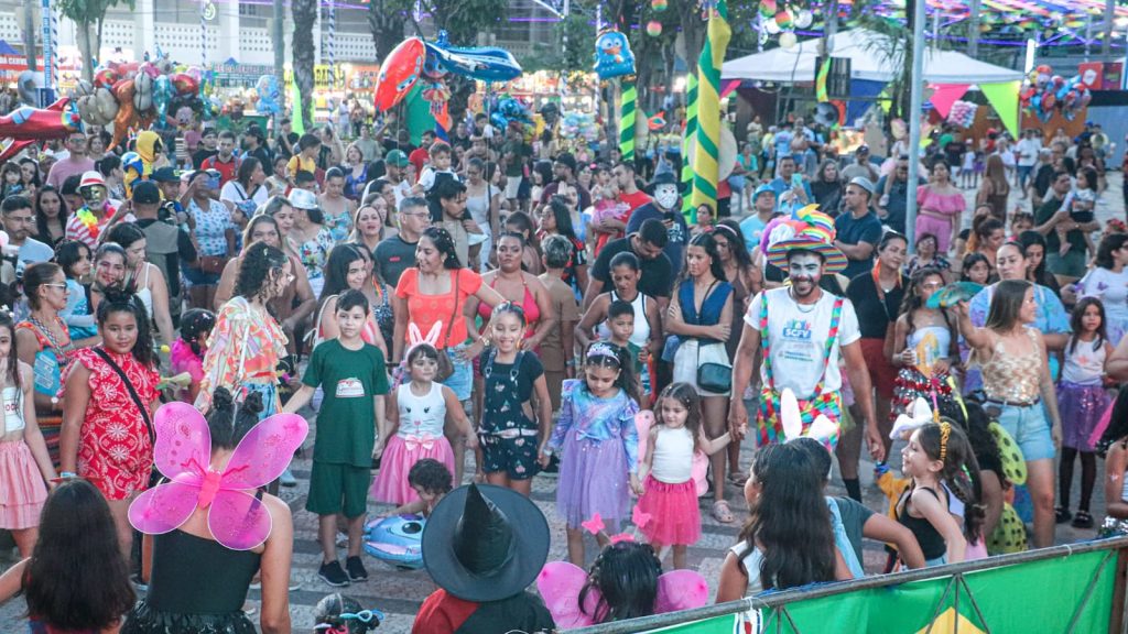 Terceiro dia do Carnaval da Prefeitura de Rio Branco celebra alegria, inclusão e segurança 5 Terceiro dia do Carnaval 24 e1771265873361