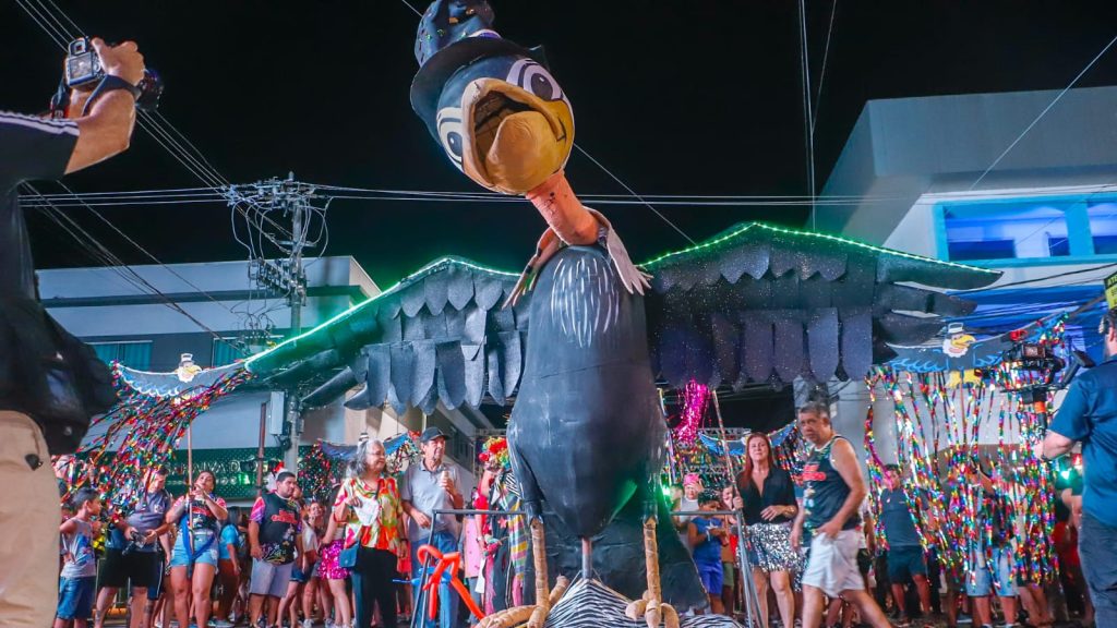 Desfile do Bloco Urubu Cheiroso marca a terceira noite do Carnaval da Prefeitura de Rio Branco 1 Urubu Cheiroso 13 e1771271665603