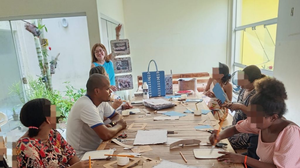 Oficina de reciclagem de papel incentiva criatividade e geração de renda entre mulheres atendidas pela APADEQ do Acre 7 0bdbd619 4893 429c beb1 bedae2f92cbc e1773347964283
