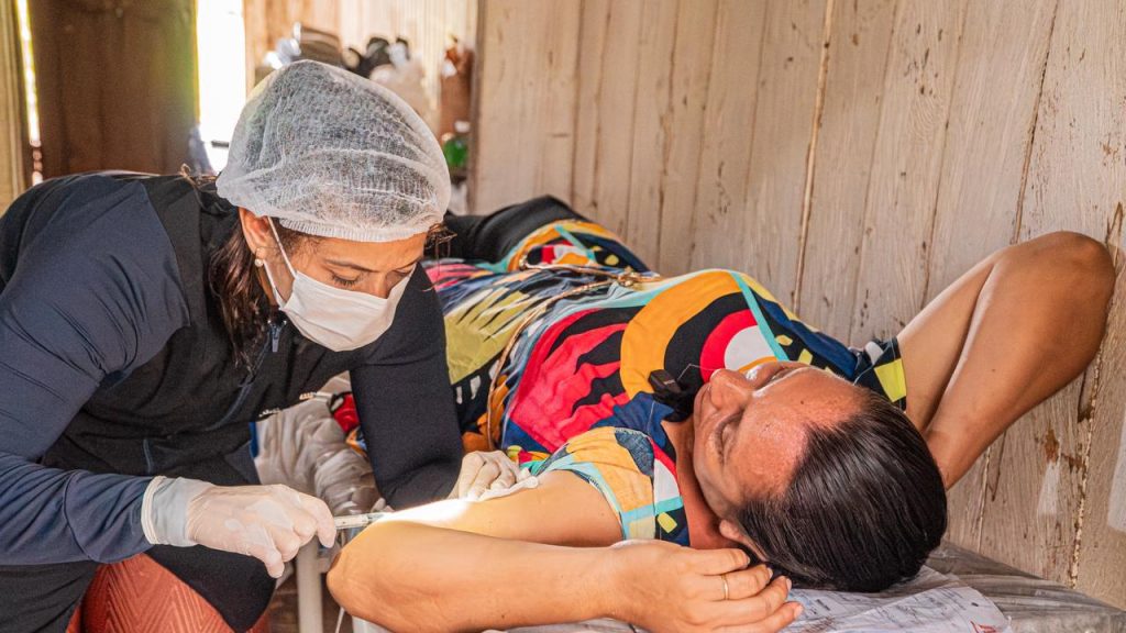 Prefeitura de Rio Branco leva Implanon pela primeira vez a ribeirinhas e avança na saúde da mulher 1 Implanon em ribeirinhas 7 e1774281565727