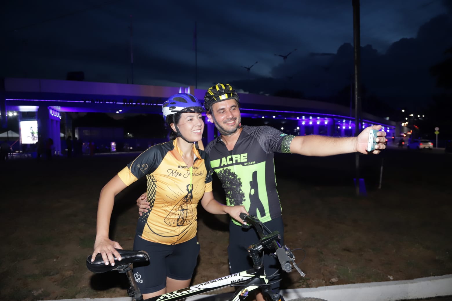 Foto de ciclistas no Elevado Mamedio Bittar