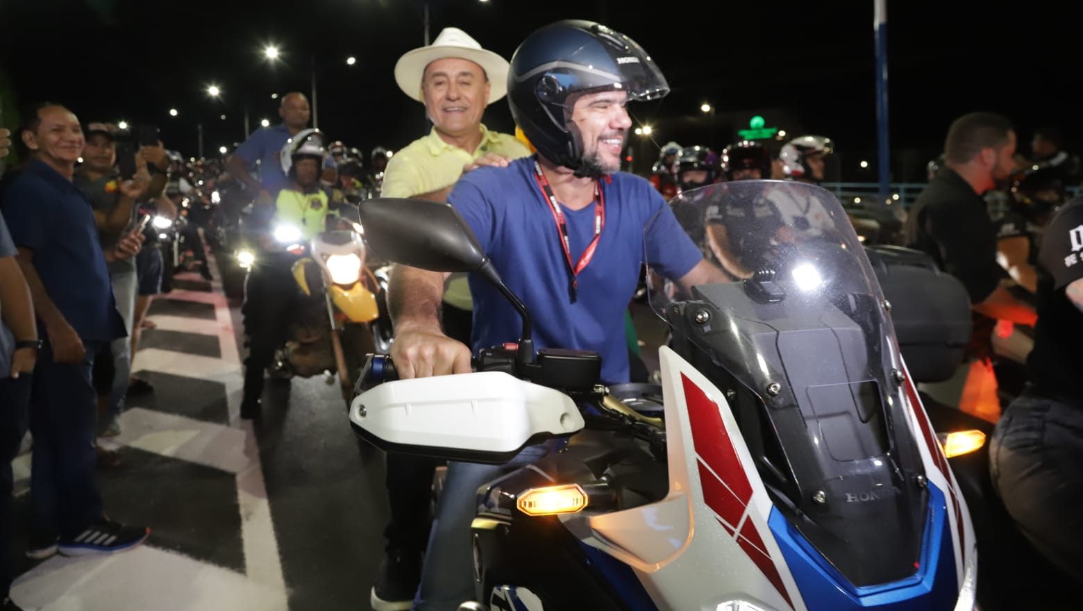 Motociata e desfile de carros antigos marcam inauguração oficial do elevado Mamedio Bittar em Rio Branco