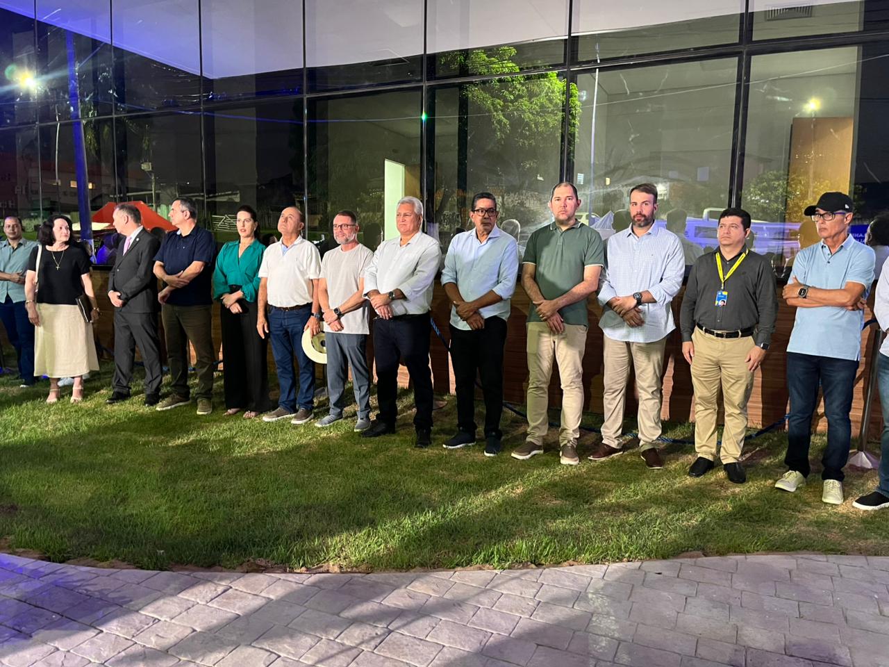 Foto de autoridades na Inauguração