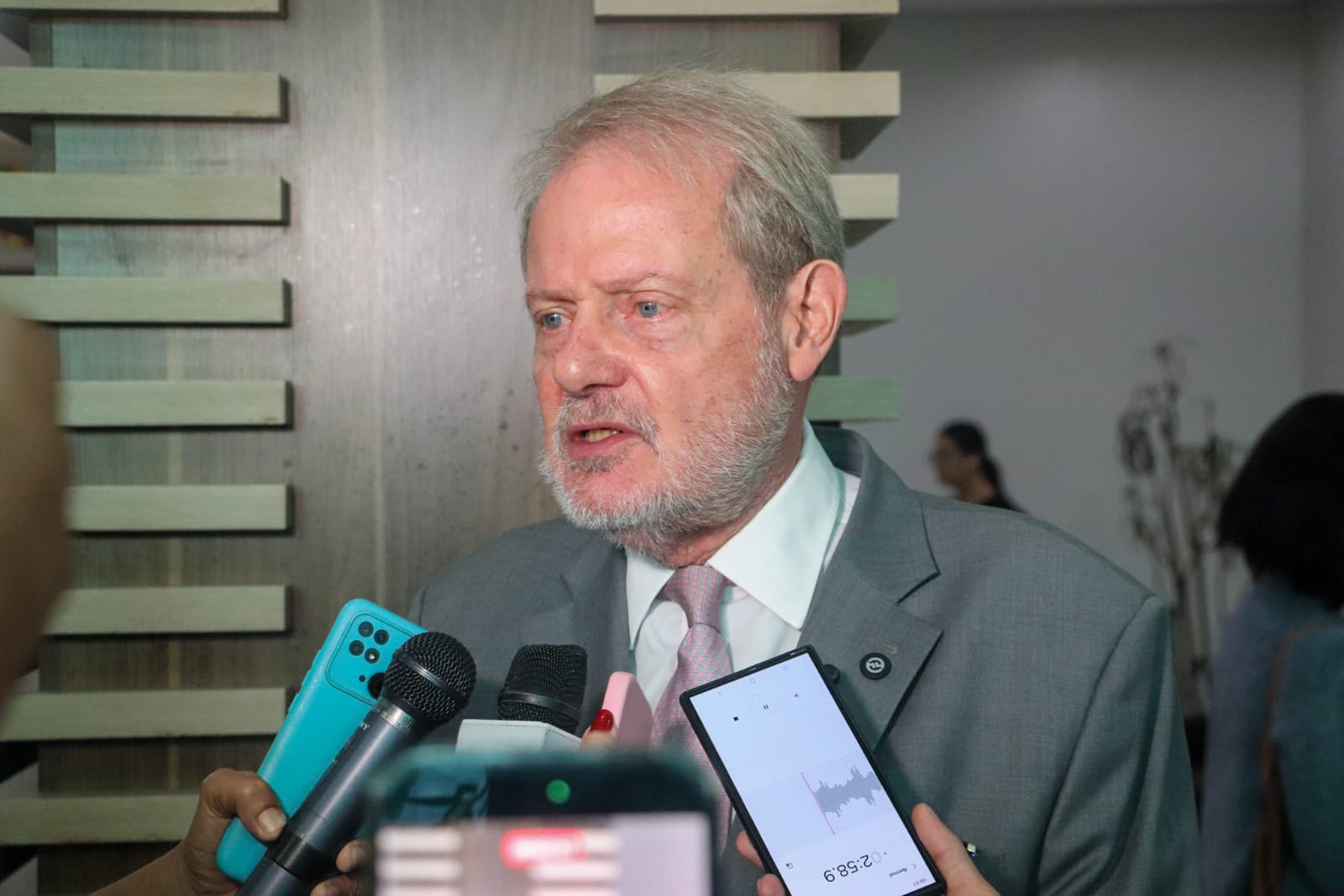 Ministra da Ciencia e Tecnologia 14