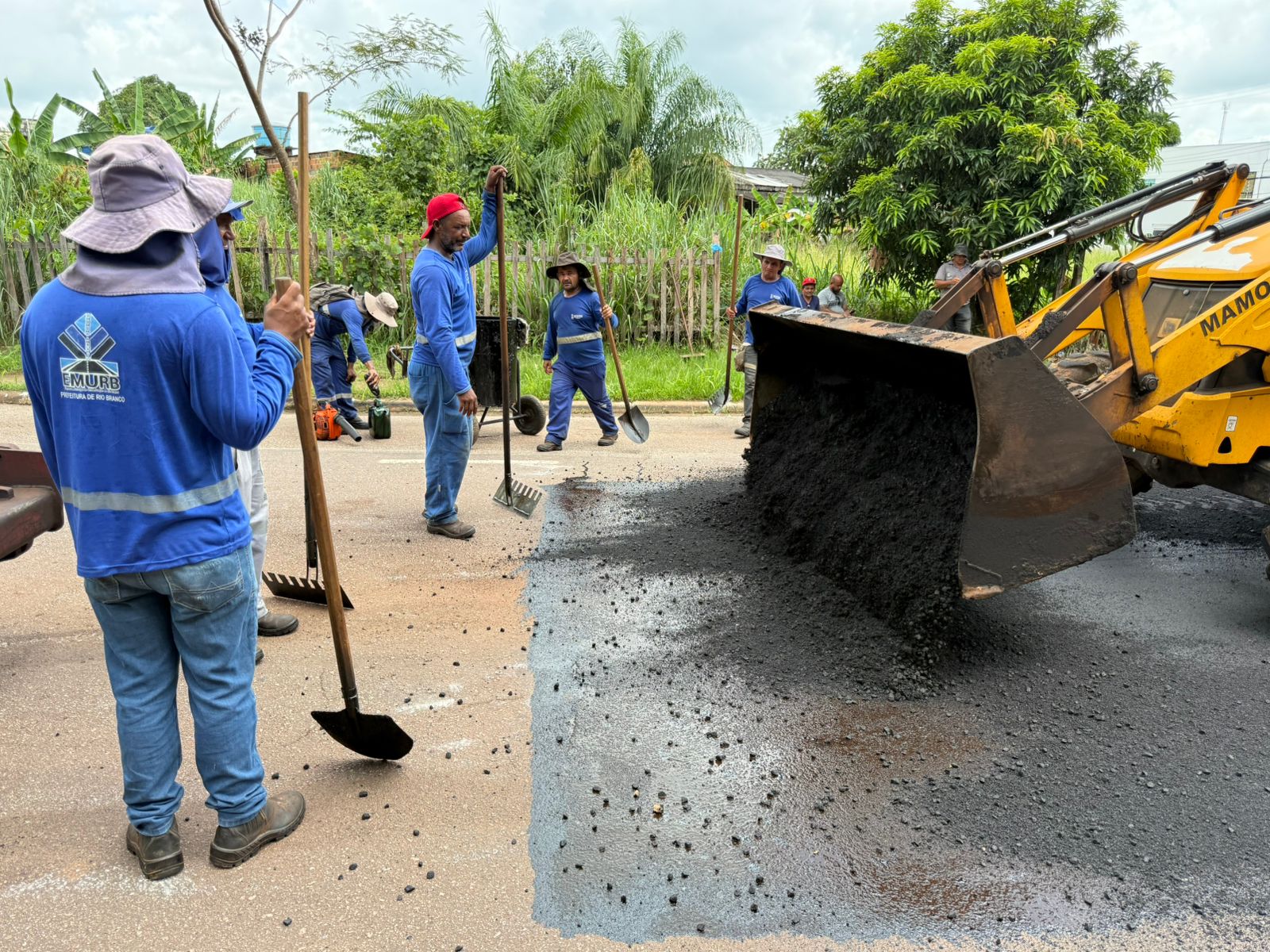 Tapa buraco no Universitario 11