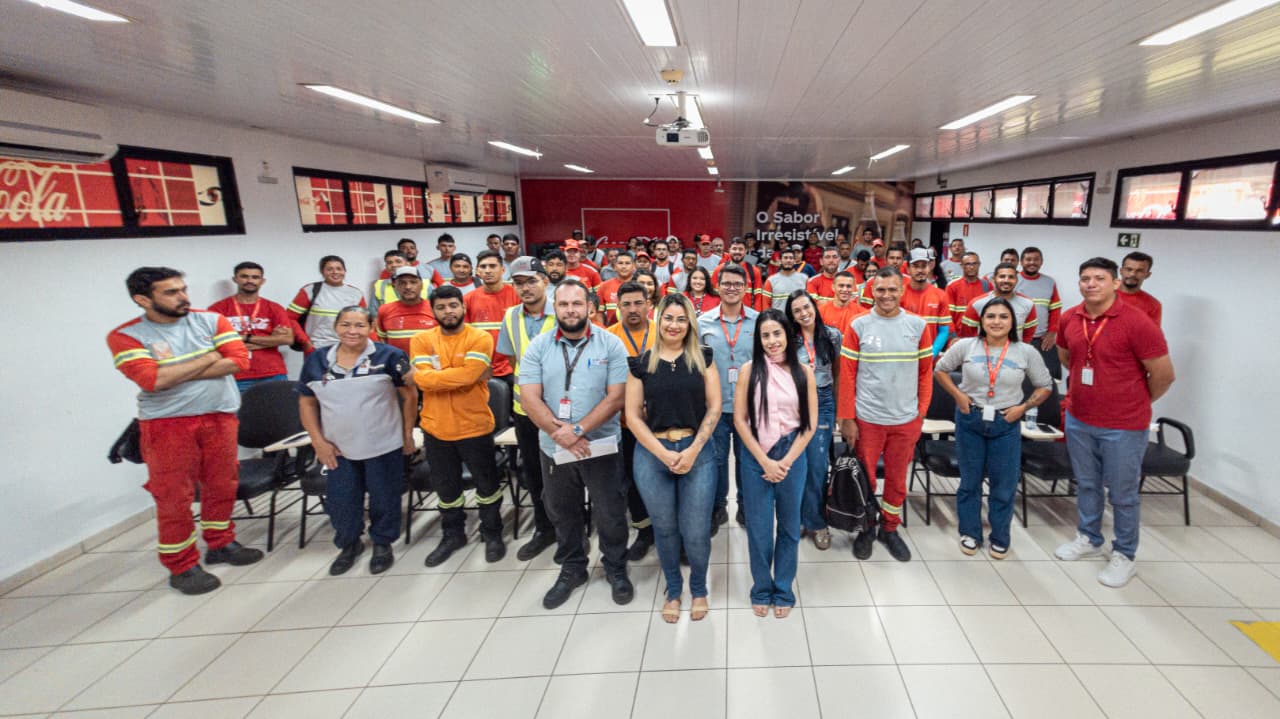 Foto dos funicionários do Grupo Solar Coca-Cola