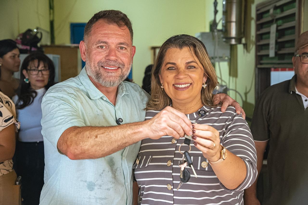 Entrega de onibus escolares 21