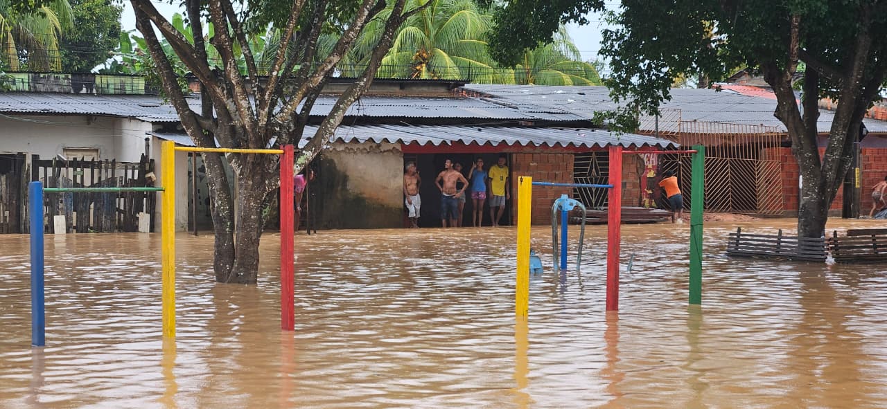 Foto de enxurrada na baixada da Sobral