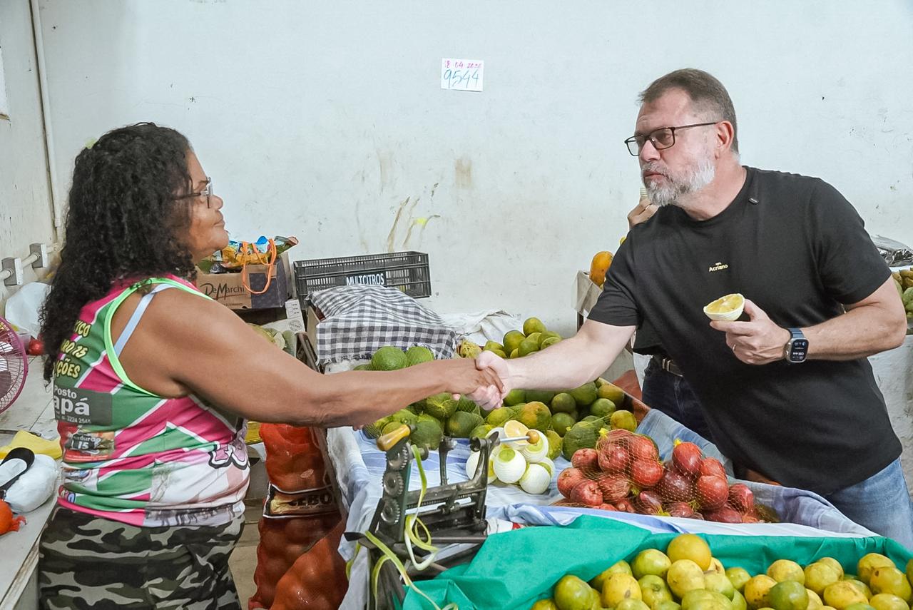 Foto de Alysson Bestene na feira