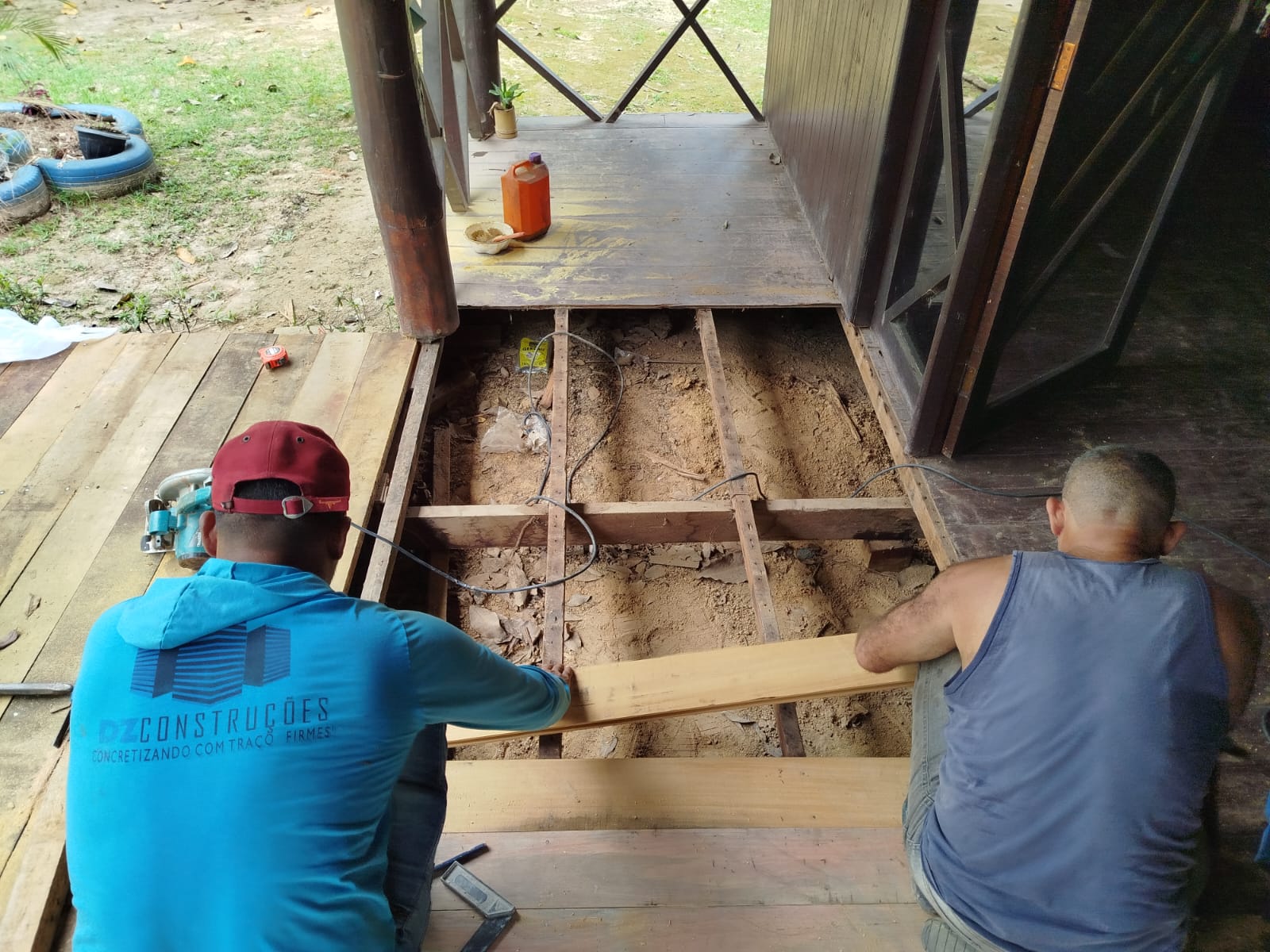 Foto de obra sendo realizada