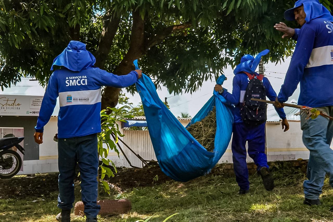 Foto do Mutirão de Limpeza na parte alta da cidade