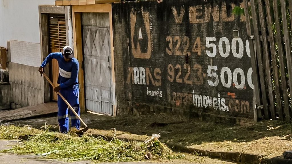Prefeitura realiza mutirão de limpeza na parte alta de Rio Branco 5 Mutirao de Limpeza Fotos Anderson Oliveira 21 e1775827866478