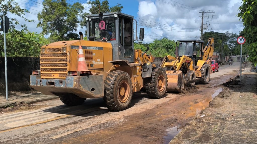 Prefeitura realiza mutirão de limpeza no Segundo Distrito da capital 2 Mutirao de limpeza no Segundo Distrito 5 e1777579815445