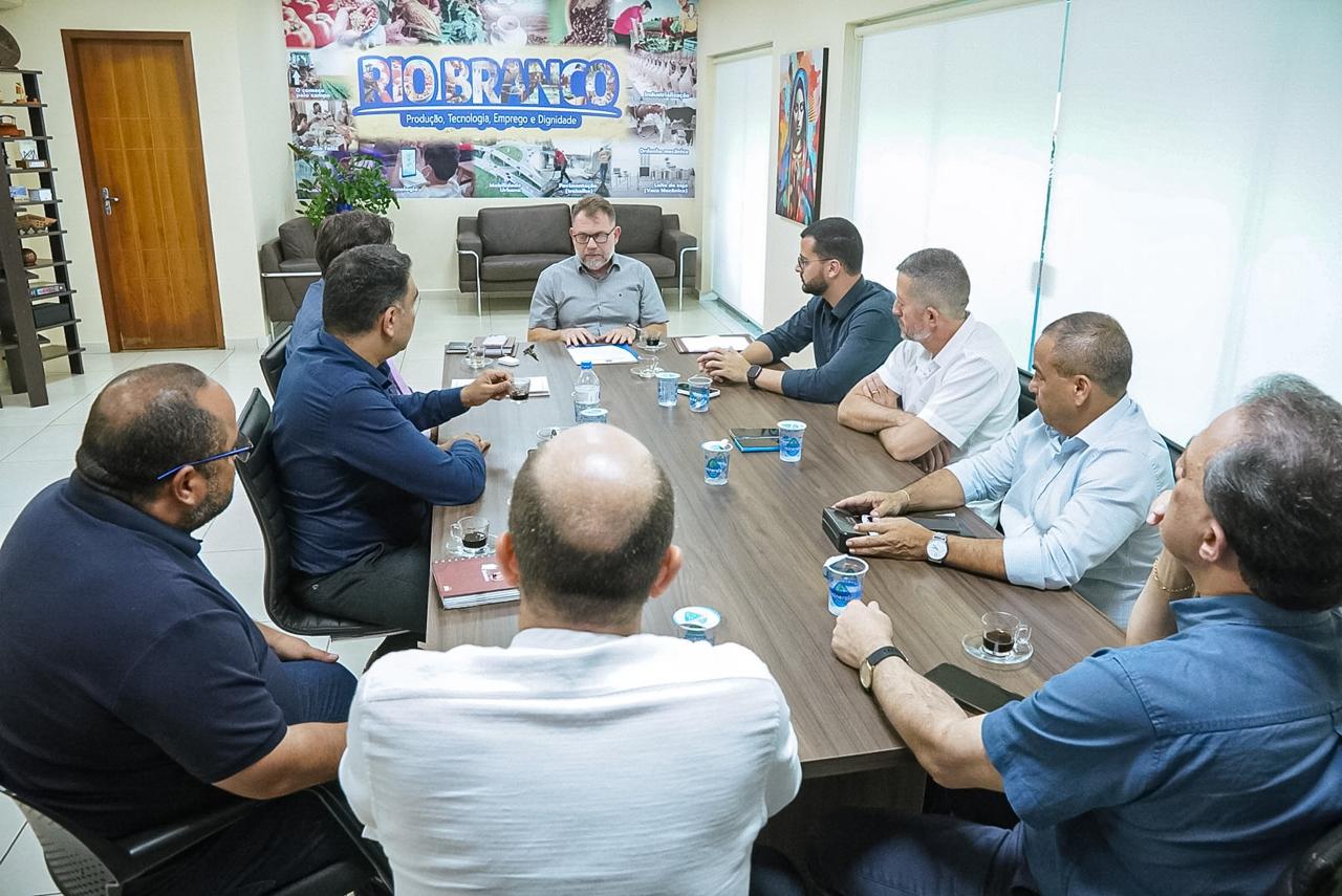 Foto da reunião do Grupo de Trabalho