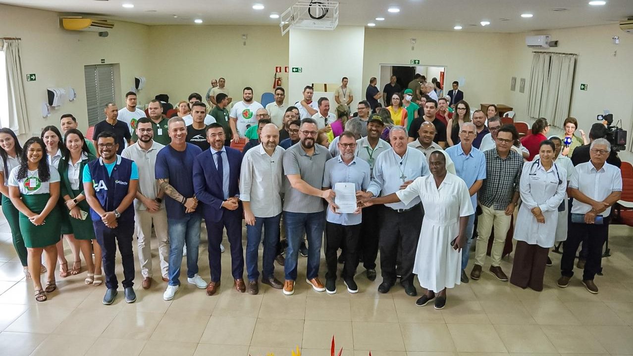 Foto da assinatura ddo Termo de Cooperação