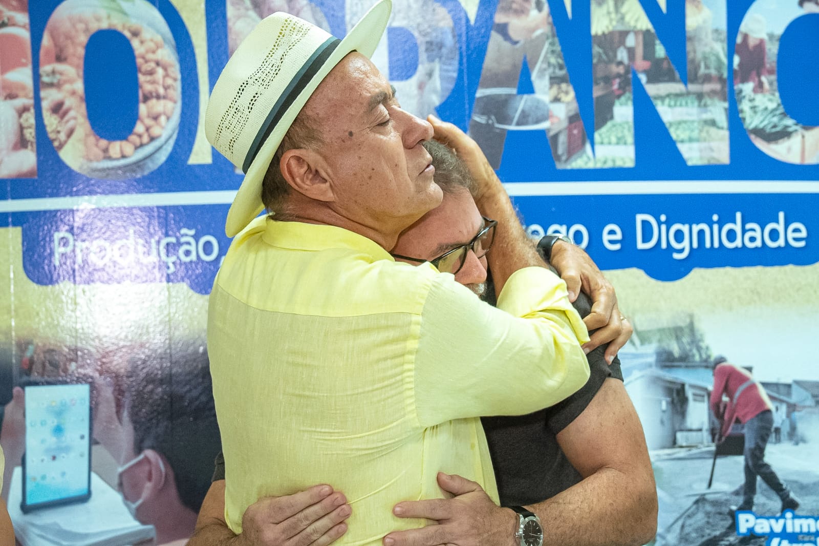 Foto do ex-prefeito e do prefeito de Rio Branco