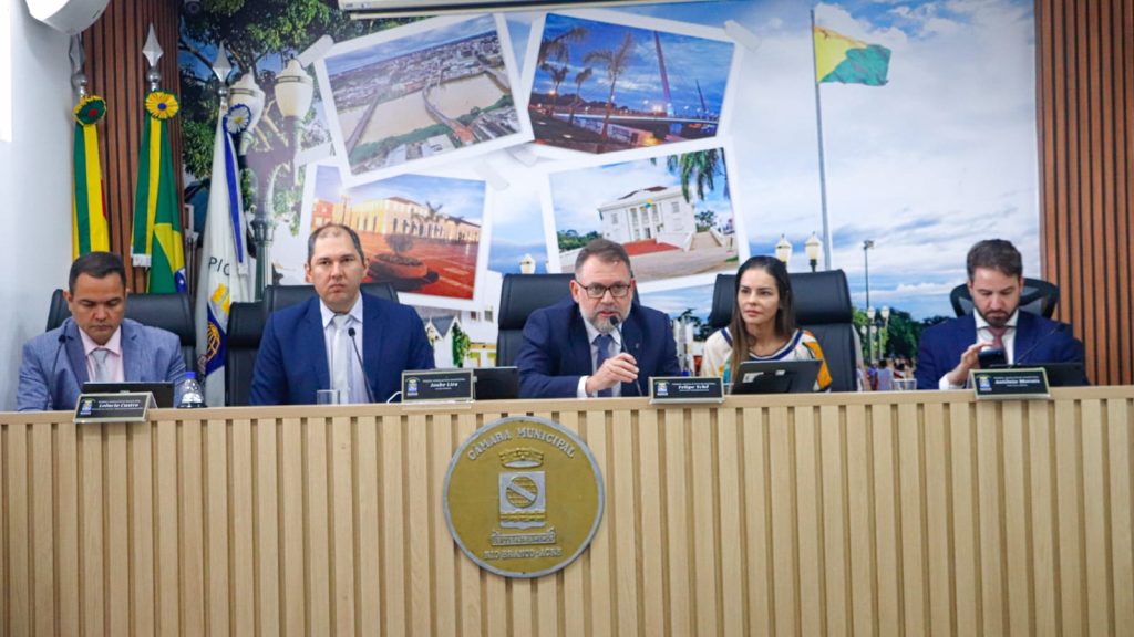 “Queremos fazer as políticas públicas chegarem a quem mais precisa”, afirma o prefeito de Rio Branco em visita à Câmara 6 Visita a Camara dos Vereadores Fotos Marcos Araujo 8 e1775827822211