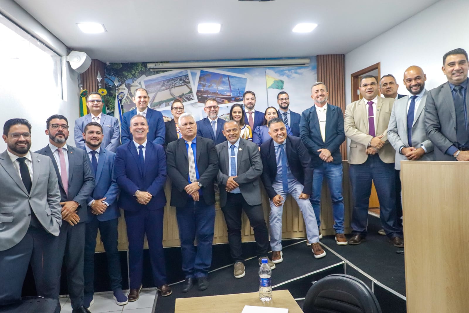 Foto do prefeito de Rio Branco com os vereadores 