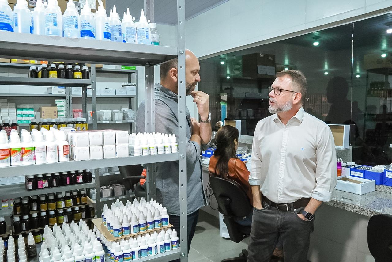 Foto do prefeito e Rennan