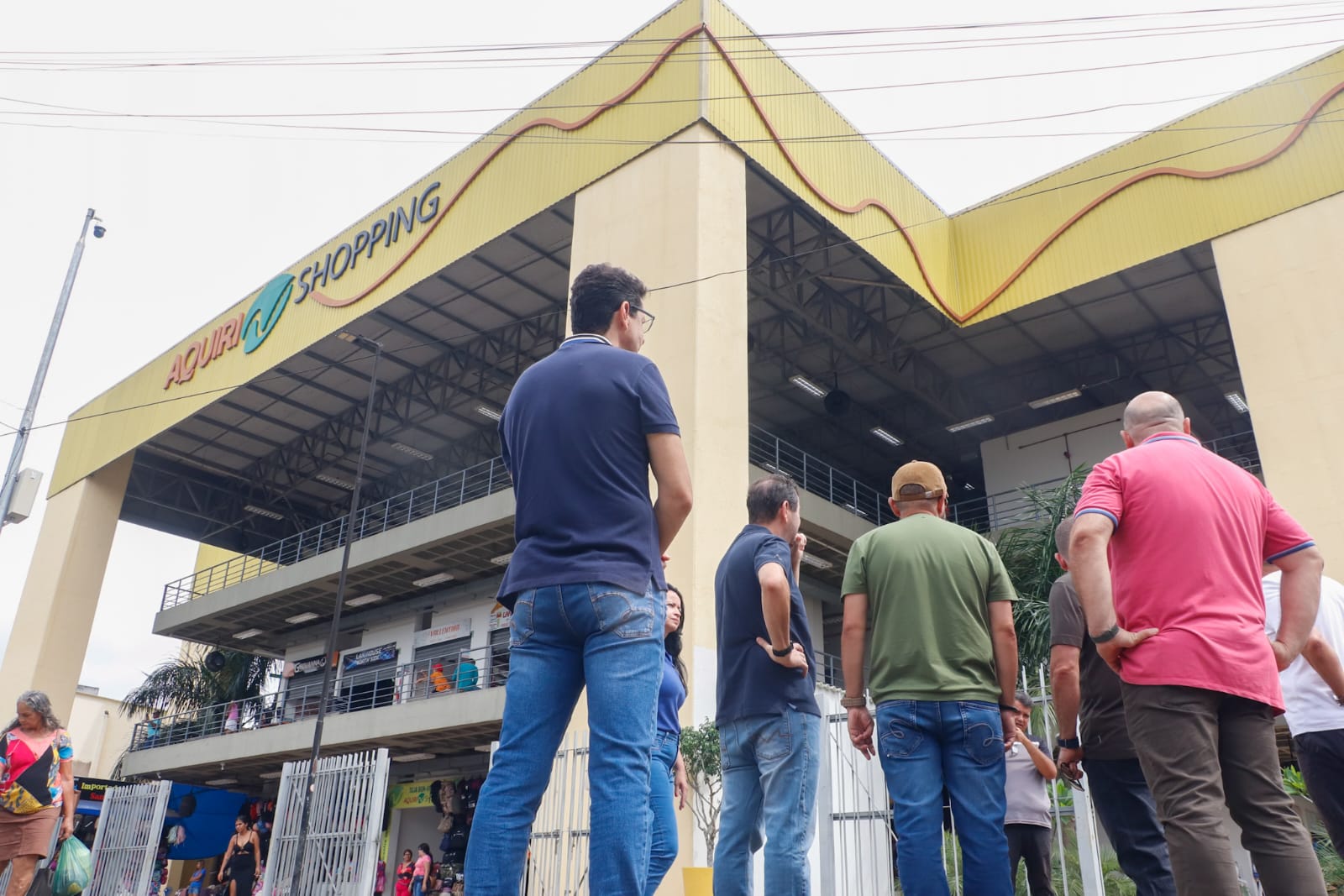 Foto da frente do Shopping Aquiri