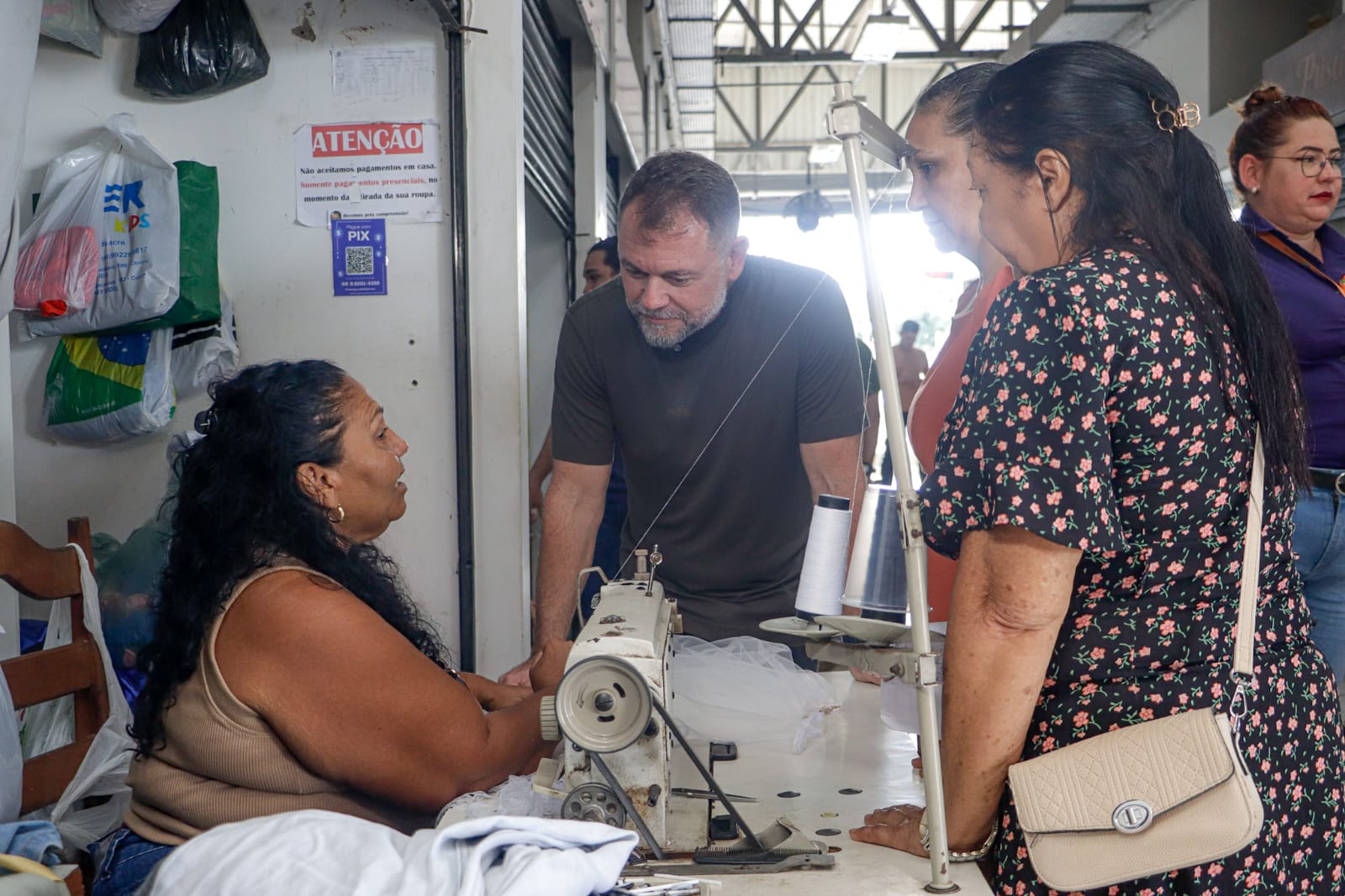 Foto do prefeito Alysson com os permissionários