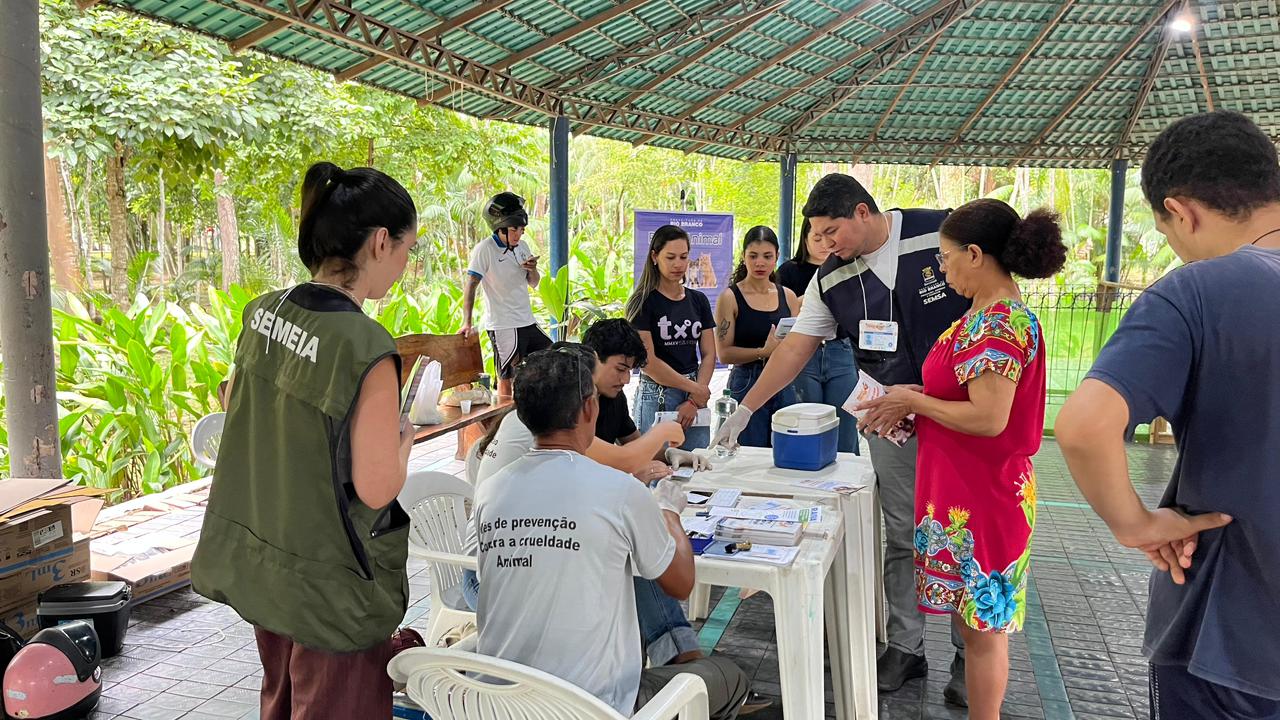 A Escola de Educação Ambiental do Horto Florestal participou com orientações ao público sobre posse responsável, cuidados essenciais com cães e gatos e a importância da vacinação regular na prevenção de doenças. (Foto: Secom)