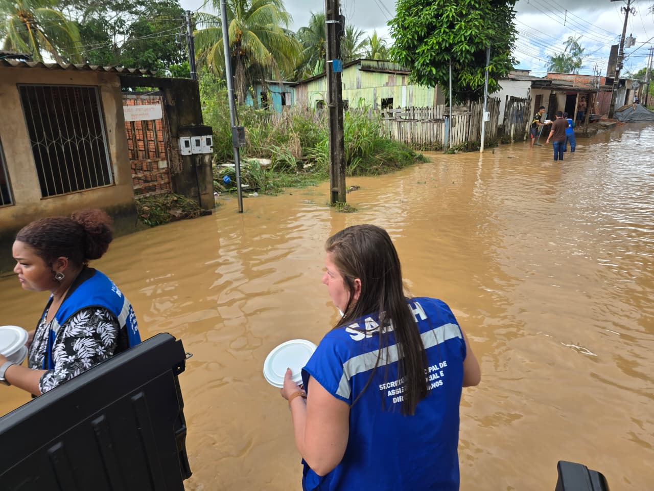 Foto de distribuição de marmitas