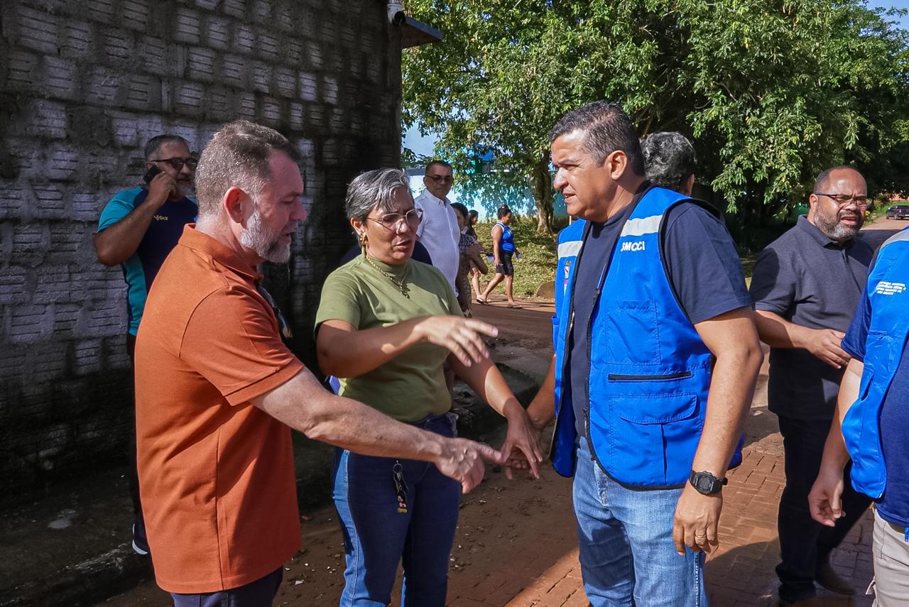 Foto da visita ao bairro Plácido de Castro do Prefeito Alysson Bestene