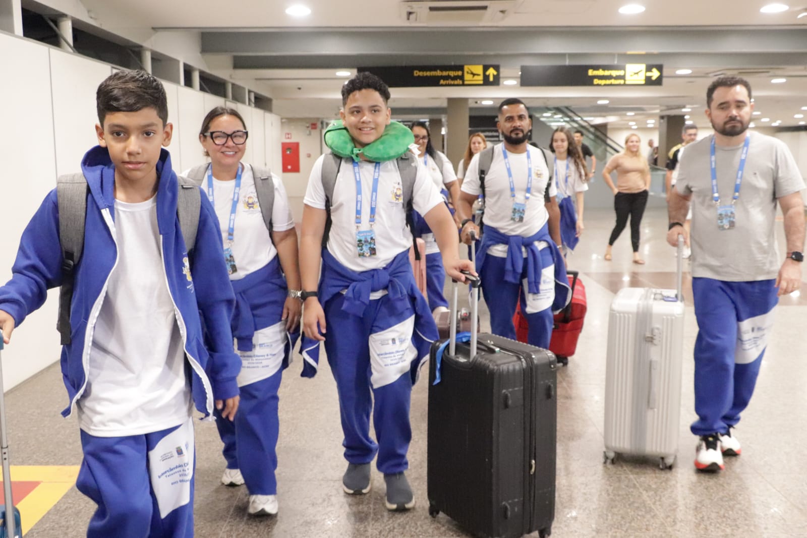 Foto dos estudantes já no aeroporto